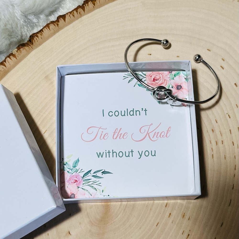 Tie the knot Made of Honor bracelet